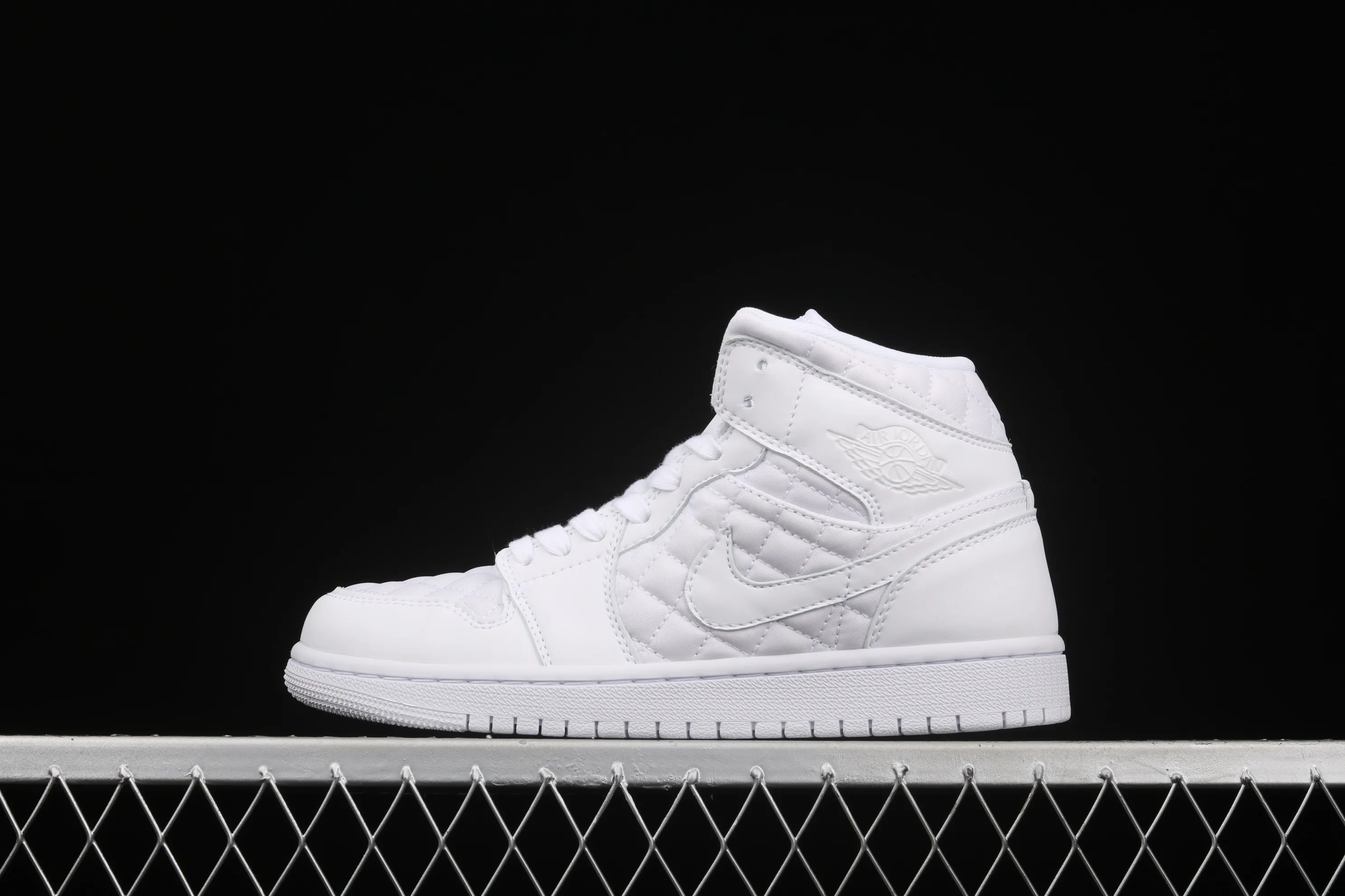 All Categories Air Jordan Jordan Series Basketball Shoes Air Jordan 1 Mid Air Jordan 1 Mid "Quilted White" AJ1 Joe 1 White Diamond "Little Chanel" Mid-top Versatile Casual Sports Shoes DB6078-100